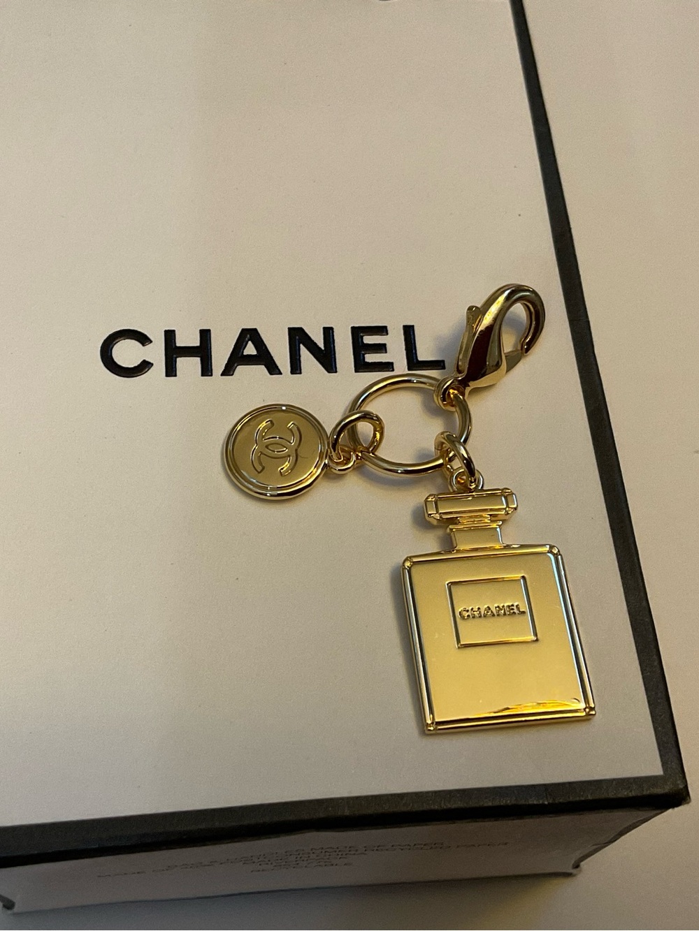 CHANEL No 5 Gold Bottle Charm with CC Logo and lobster clasp AUTHENTIC NEW